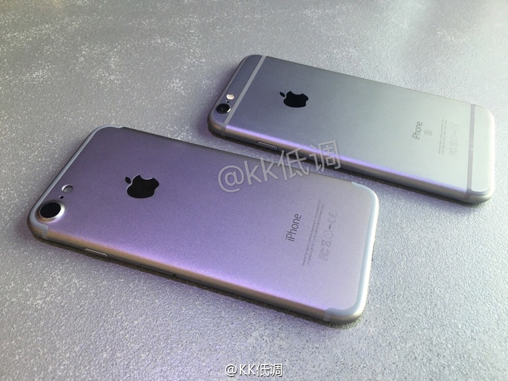 iPhone 7 at bottom and iPhone 6S at top. Spot the differences!