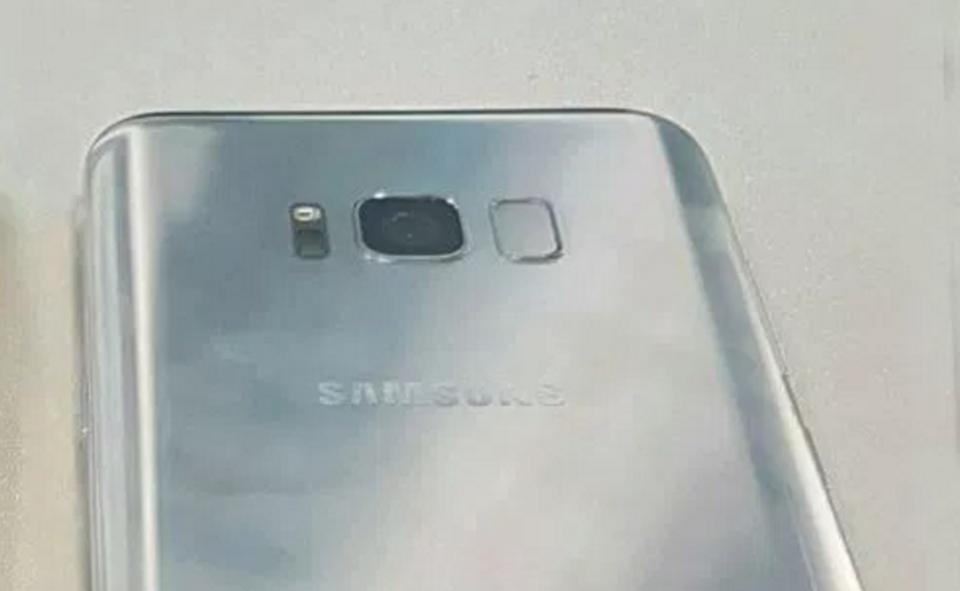Samsung Galaxy S8 could have branding hard-coded on the screen