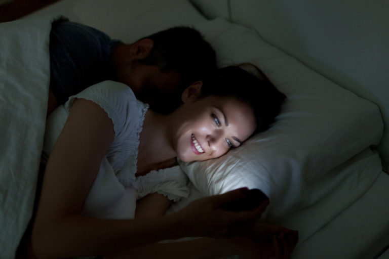 Is Blue Light from Smartphones Giving you Insomnia? Harvard Says Yes