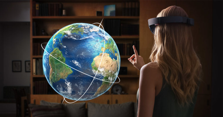 Microsoft Launches HoloLens to More Countries, How Oculus Rift Differs [infographic]