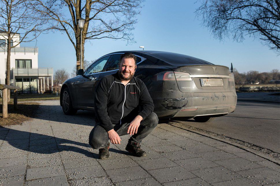 German Tesla Model S owner Manfred Kick saves a life and Elon Musk awards him with free repairs