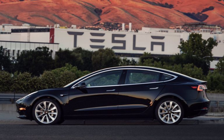 Tesla increases standard battery Model 3 waiting time by a month