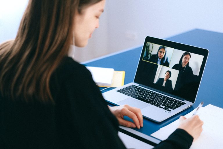 How to Set Up a Zoom Meeting Room